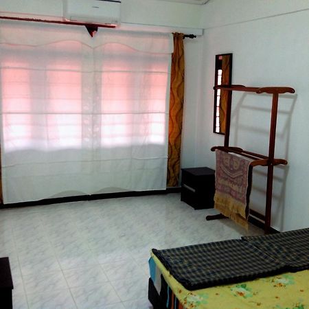 Nur Muslim Homestay At Kota Bharu Extérieur photo